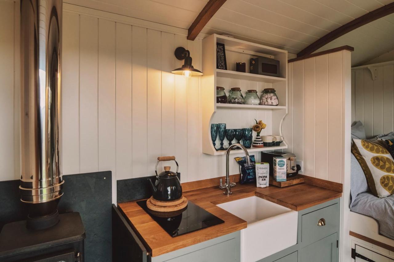 Luxury Shepherd'S Hut On Flower Farm With Outdoor Bath In Mid Cornwall Truro Exterior foto