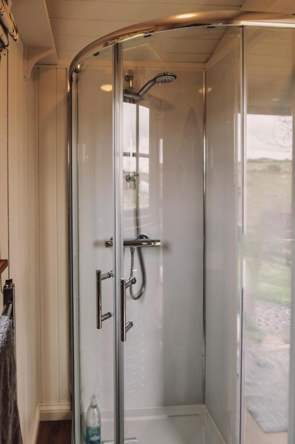 Luxury Shepherd'S Hut On Flower Farm With Outdoor Bath In Mid Cornwall Truro Exterior foto