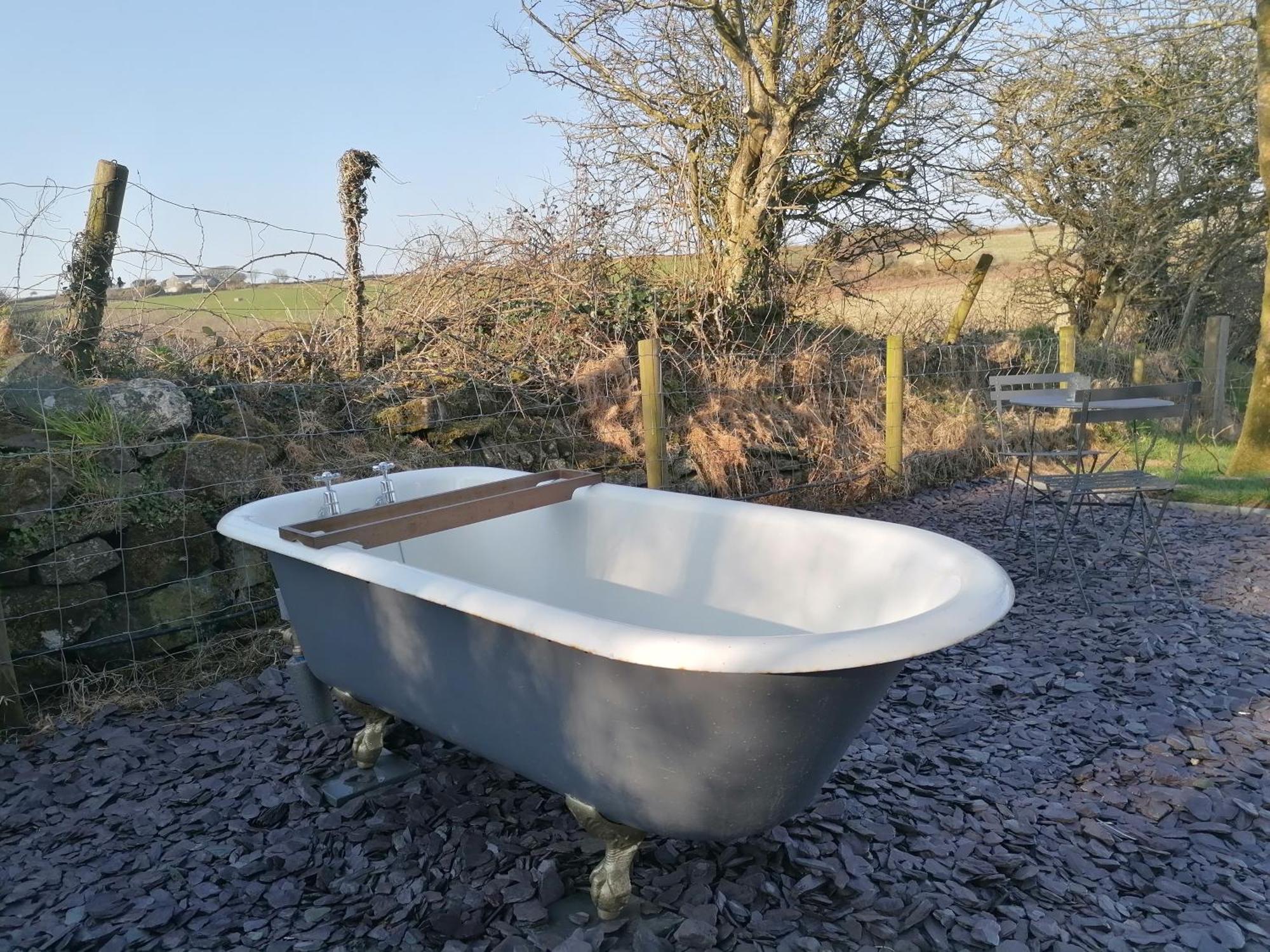 Luxury Shepherd'S Hut On Flower Farm With Outdoor Bath In Mid Cornwall Truro Exterior foto
